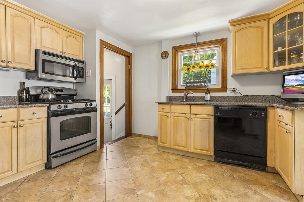 43 Birch Road Framingham, MA 01701 - Photo 10 of 40 Gallery Image 10