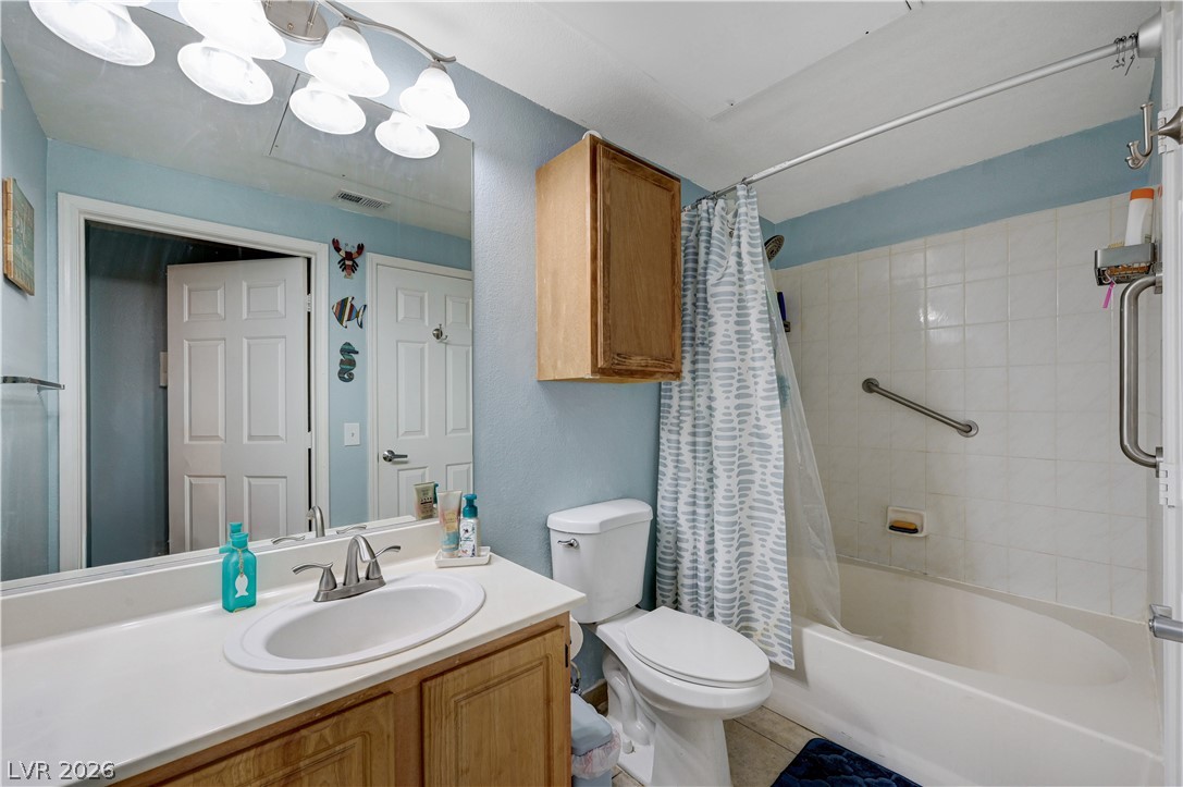 8555 West Russell Road, Unit 1017 Las Vegas, NV 89113 - Photo 15 of 34 Functional full bathroom with ample counter space and a classic tub-shower combination.