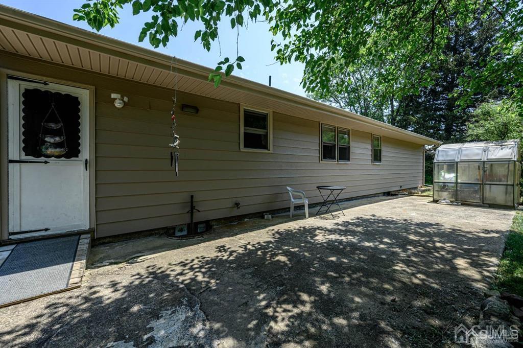 267 County Road 539 Cream Ridge, NJ 08514 - Photo 26 of 40 a backyard of a house