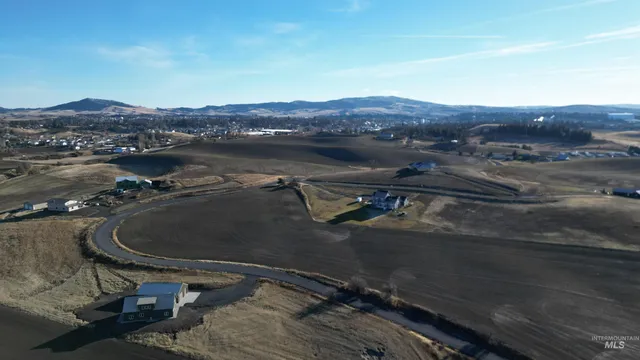 $274,500 | 2 Mix Road, Moscow, ID 83843