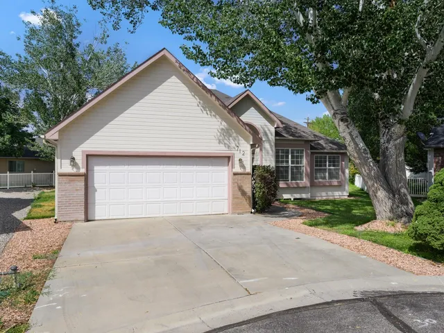 a view of a house with a yard and garage