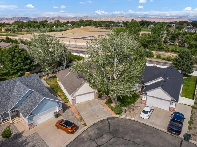 an aerial view of multiple house with outdoor space and lake view