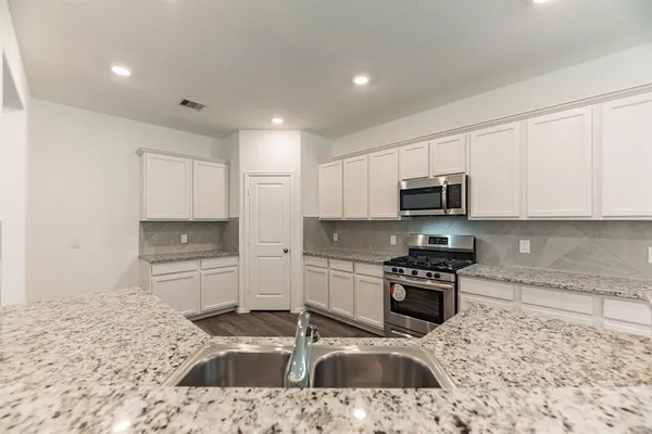 $3,000 | 6016 Heritage Creek Lane, Conroe, TX 77304