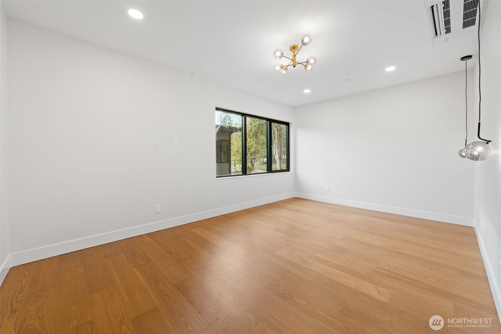 7903 240th Street Southwest Edmonds, WA 98026 - Photo 18 of 34