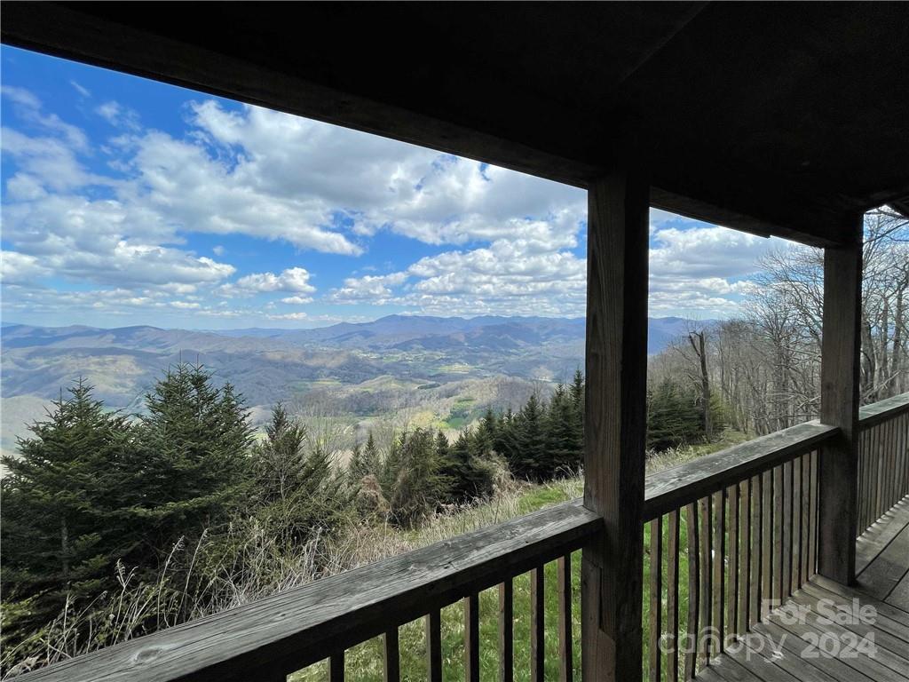 1375 Swing Road Burnsville, NC 28714 - Photo 21 of 48 a view of sky from balcony