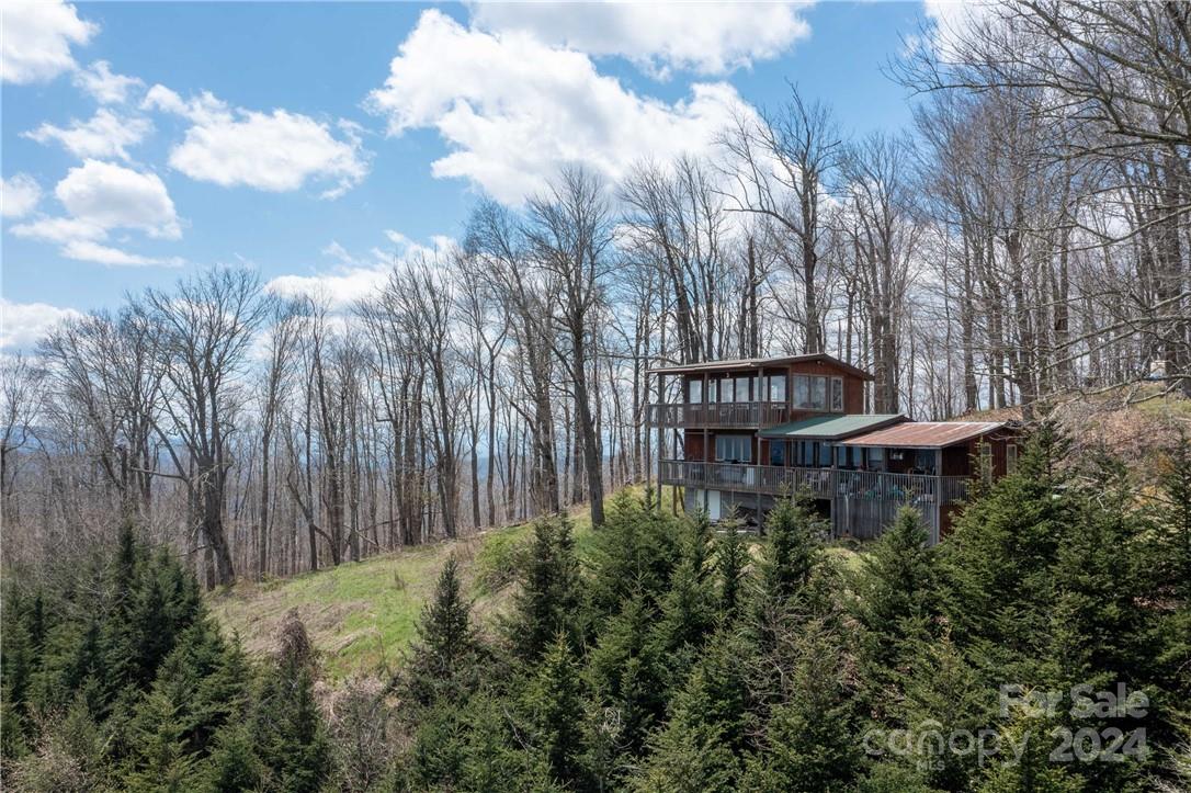 1375 Swing Road Burnsville, NC 28714 - Photo 31 of 48 a view of a chair and table in the backyard