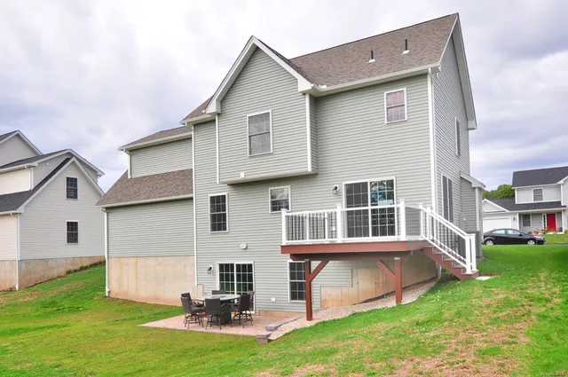 $575,000 | 34 West River Road, East Windsor, CT 06088