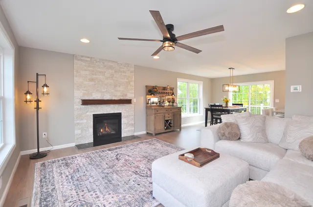 $575,000 | 34 West River Road, East Windsor, CT 06088