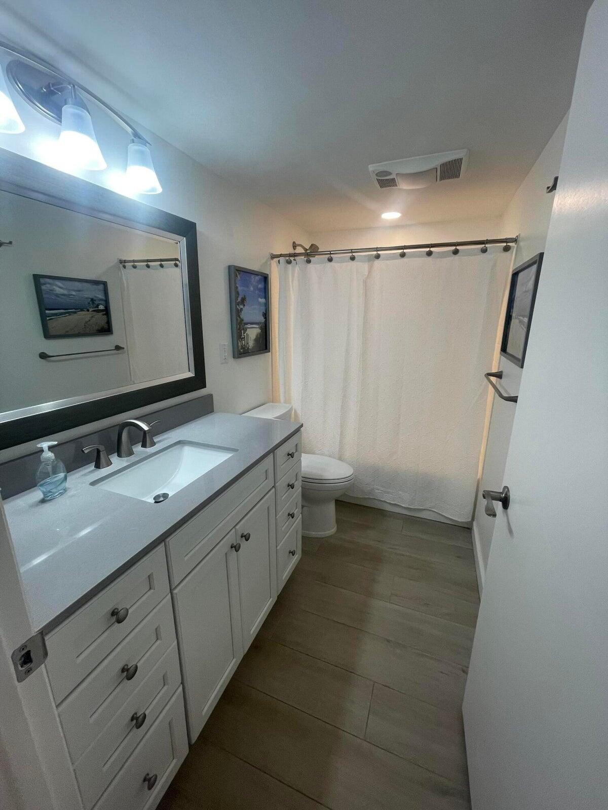 1950 Southwest Palm City Road, Unit 13104 Stuart, FL 34994 - Photo 7 of 12 2nd bath 13-104