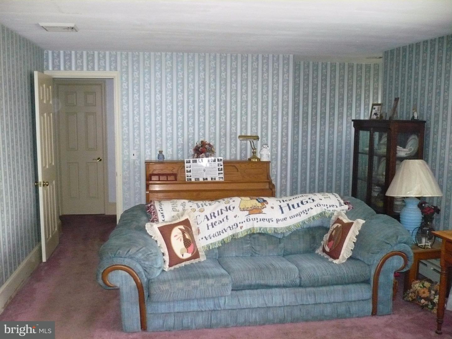 85 Allentown Road Souderton, PA 18964 - Photo 7 of 12 Living Room