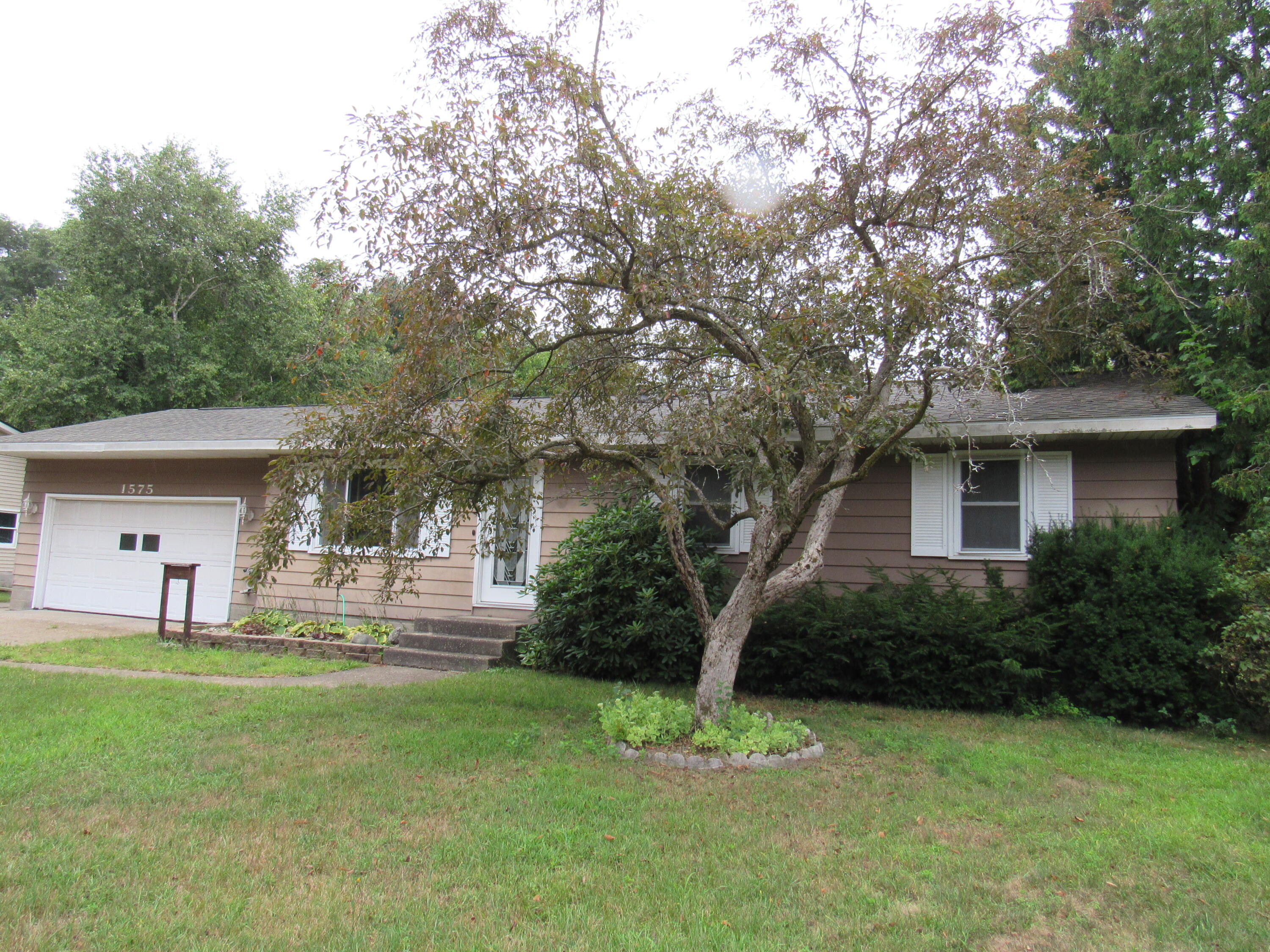 1575 Vesta Road Muskegon, MI 49445 - Photo 1 of 29 1575 Vesta Road