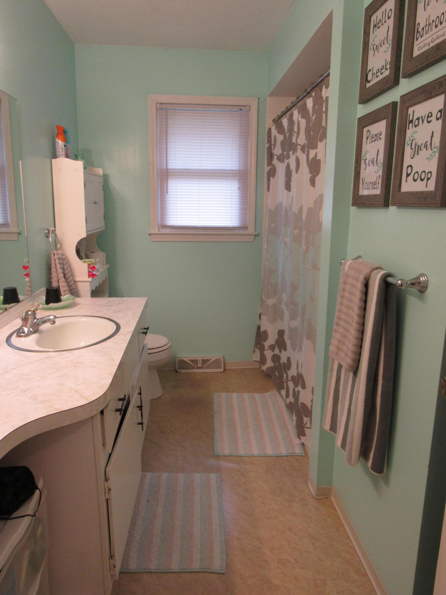 1575 Vesta Road Muskegon, MI 49445 - Photo 19 of 29 Full Bathroom