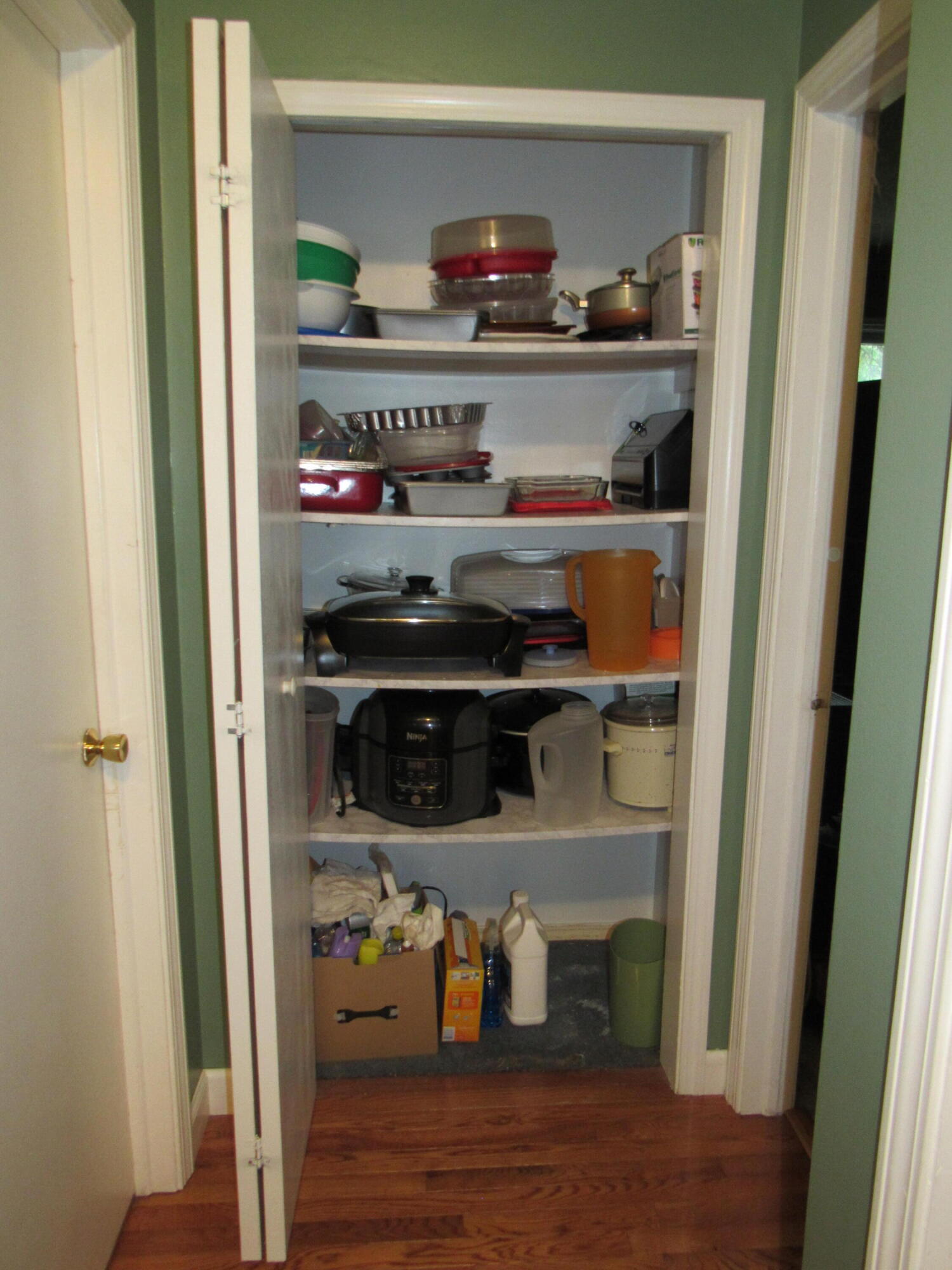 1575 Vesta Road Muskegon, MI 49445 - Photo 10 of 29 Pantry