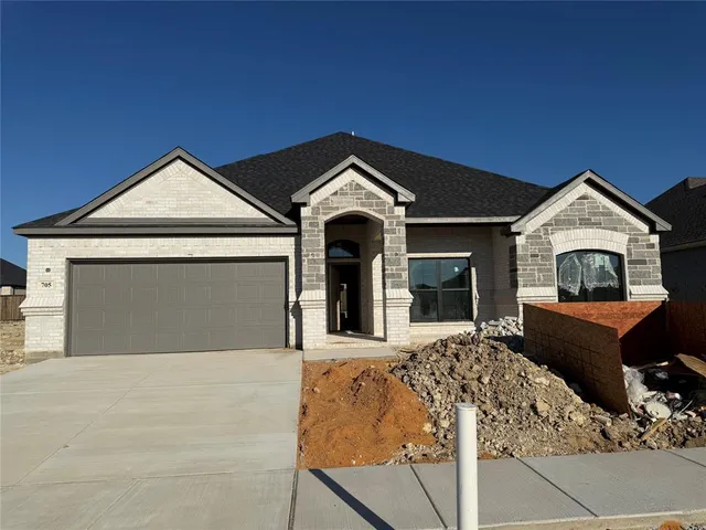 $394,500 | 705 Broken Bow Lane, Cleburne, TX 76033