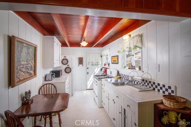 206 Fremont Road Lake Arrowhead, CA 92352 - Photo 8 of 25 Gallery Image 8