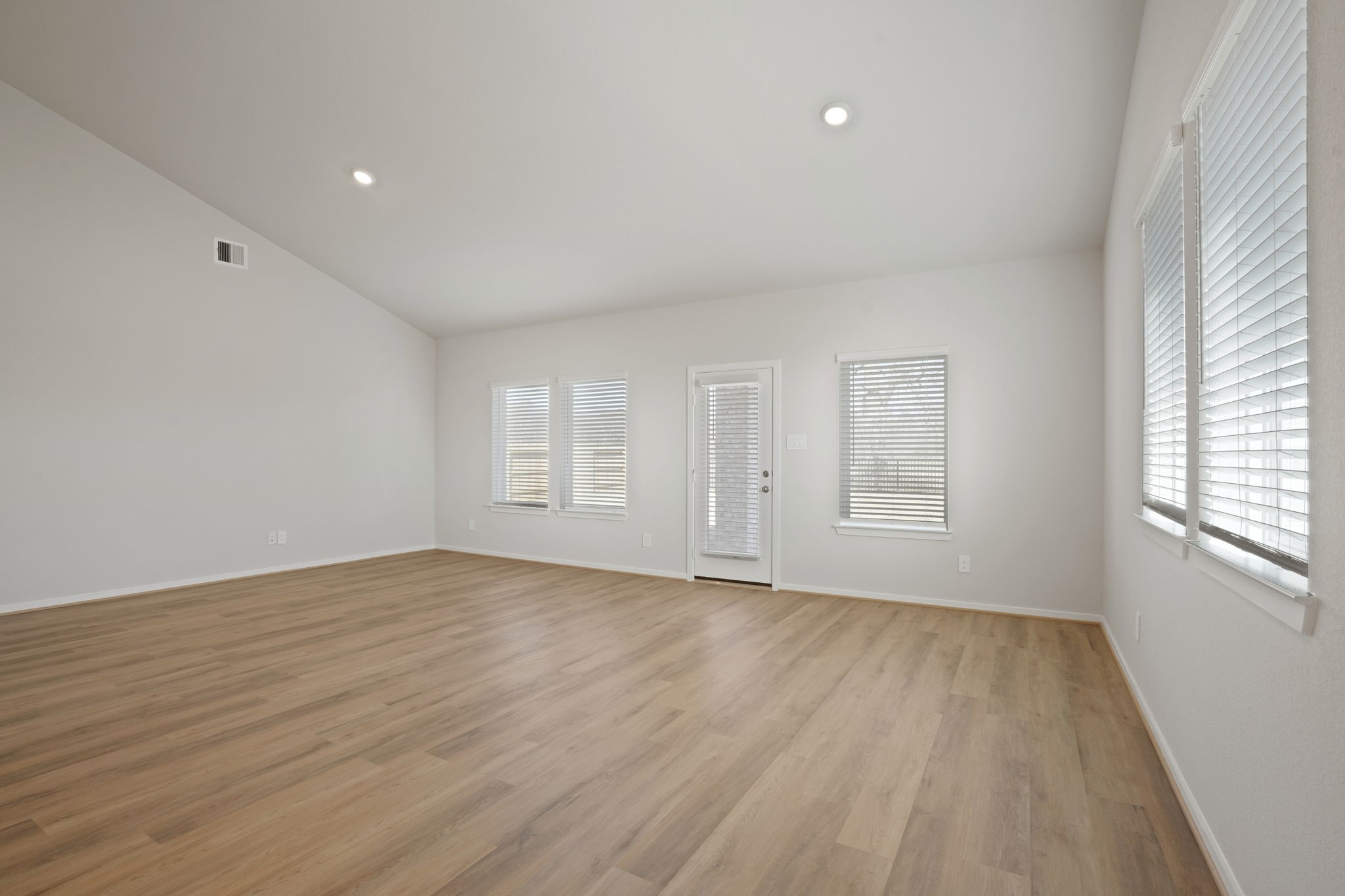 2715 Dark Lantern Drive Rosenberg, TX 77471 - Photo 17 of 47 Photo is not of the actual home but is an inspirational photo of builder's model home and may depict options, furnishings, and/or decorator features that are not included.