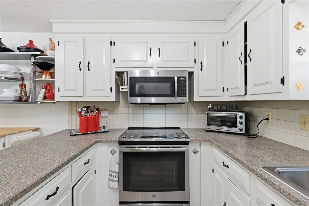 64 Senator Street Springfield, MA 01129 - Photo 6 of 42