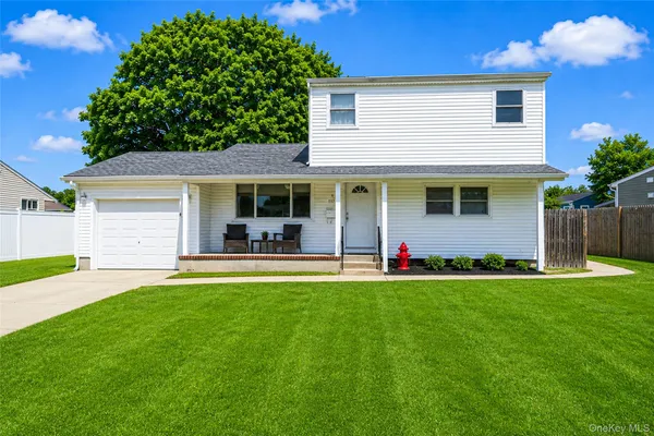 $669,999 | 117 Timberline Drive, Brentwood, NY 11717