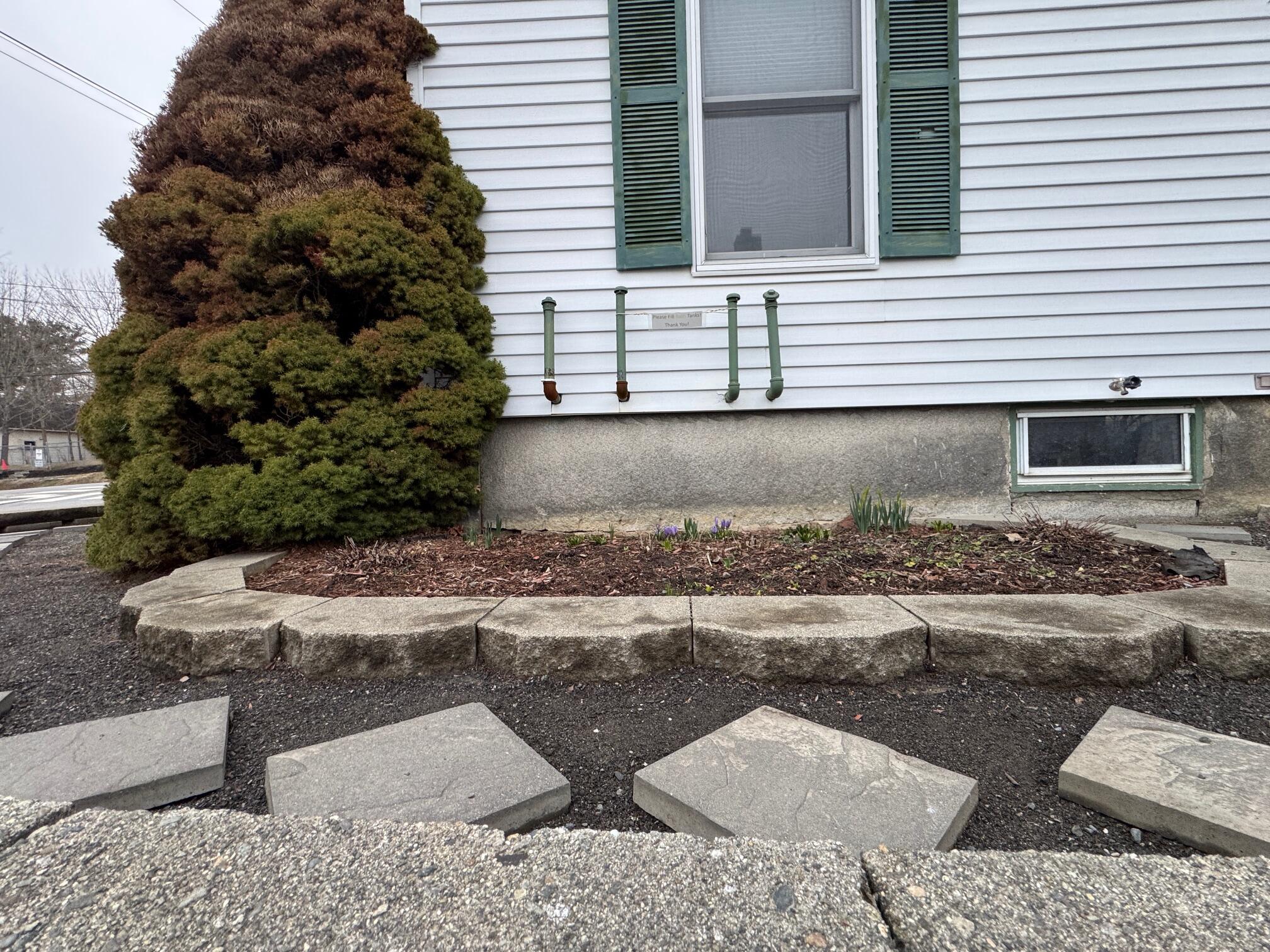 33 Franklin Street Augusta, ME 04330 - Photo 30 of 34 30) Landscaping