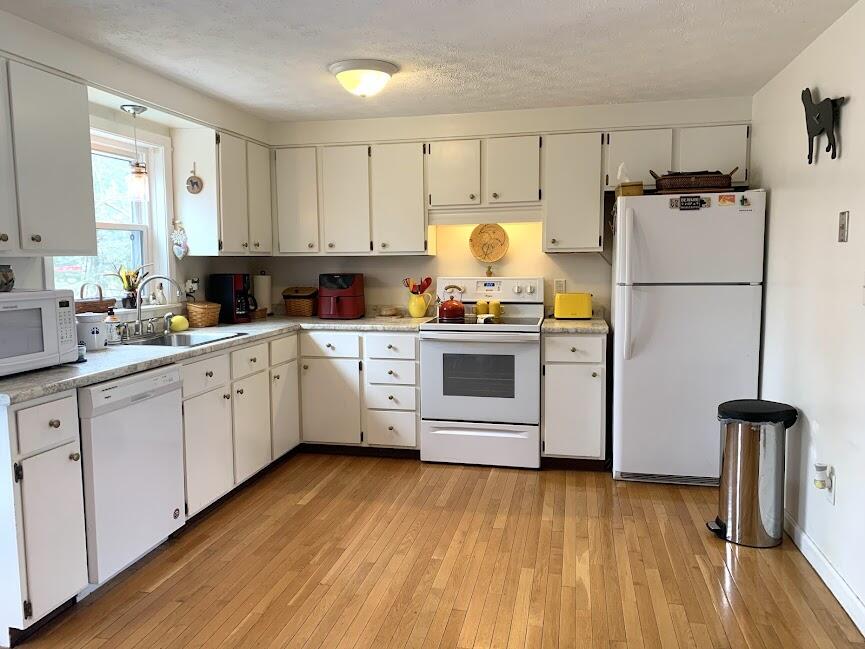 60 Brown Street, Unit 9 Kennebunk, ME 04043 - Photo 6 of 15 Bright Kitchen, Newer Appliances