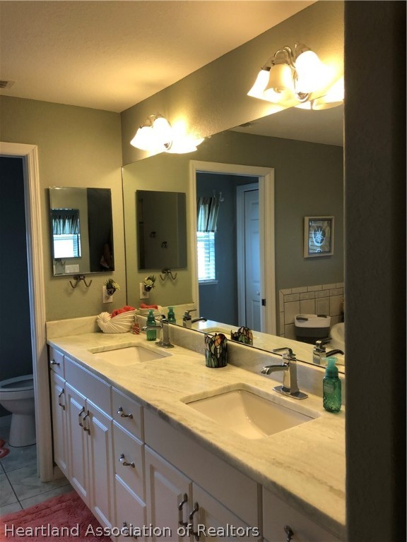 1208 Lakeside Way Sebring, FL 33875 - Photo 10 of 29 a bathroom with a double vanity sink and a mirror