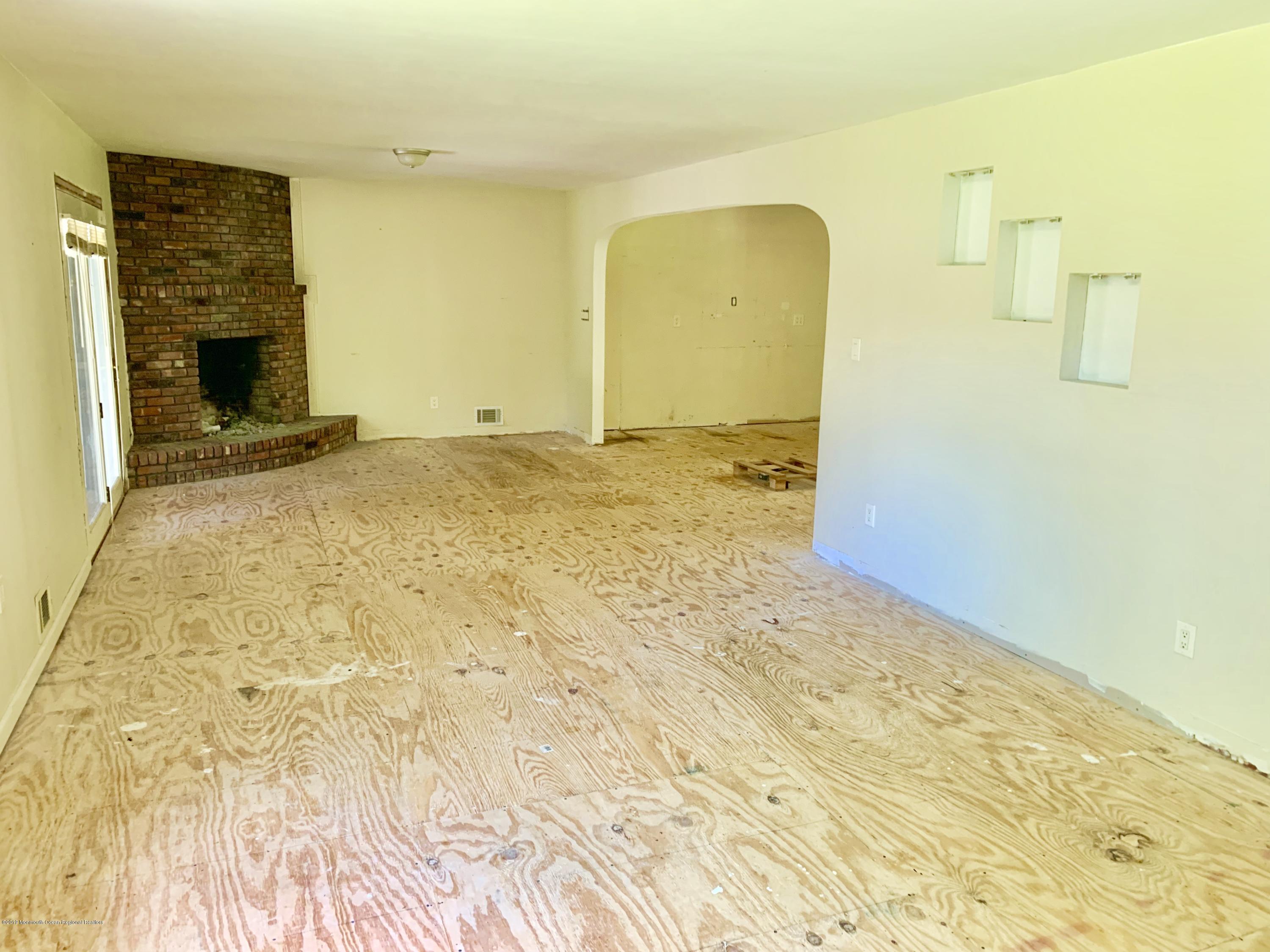 1207 West Farms Road Howell, NJ 07731 - Photo 9 of 10 Photo May 21, 2 05 26 PM