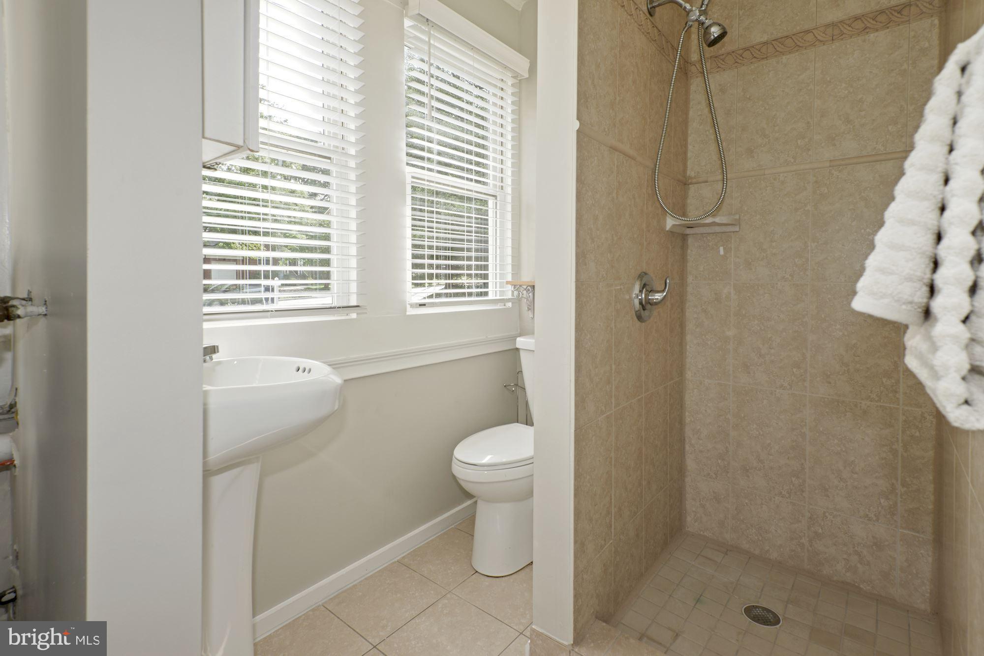 4724 River Road Bethesda, MD 20816 - Photo 13 of 42 Main Level BA with shower stall
