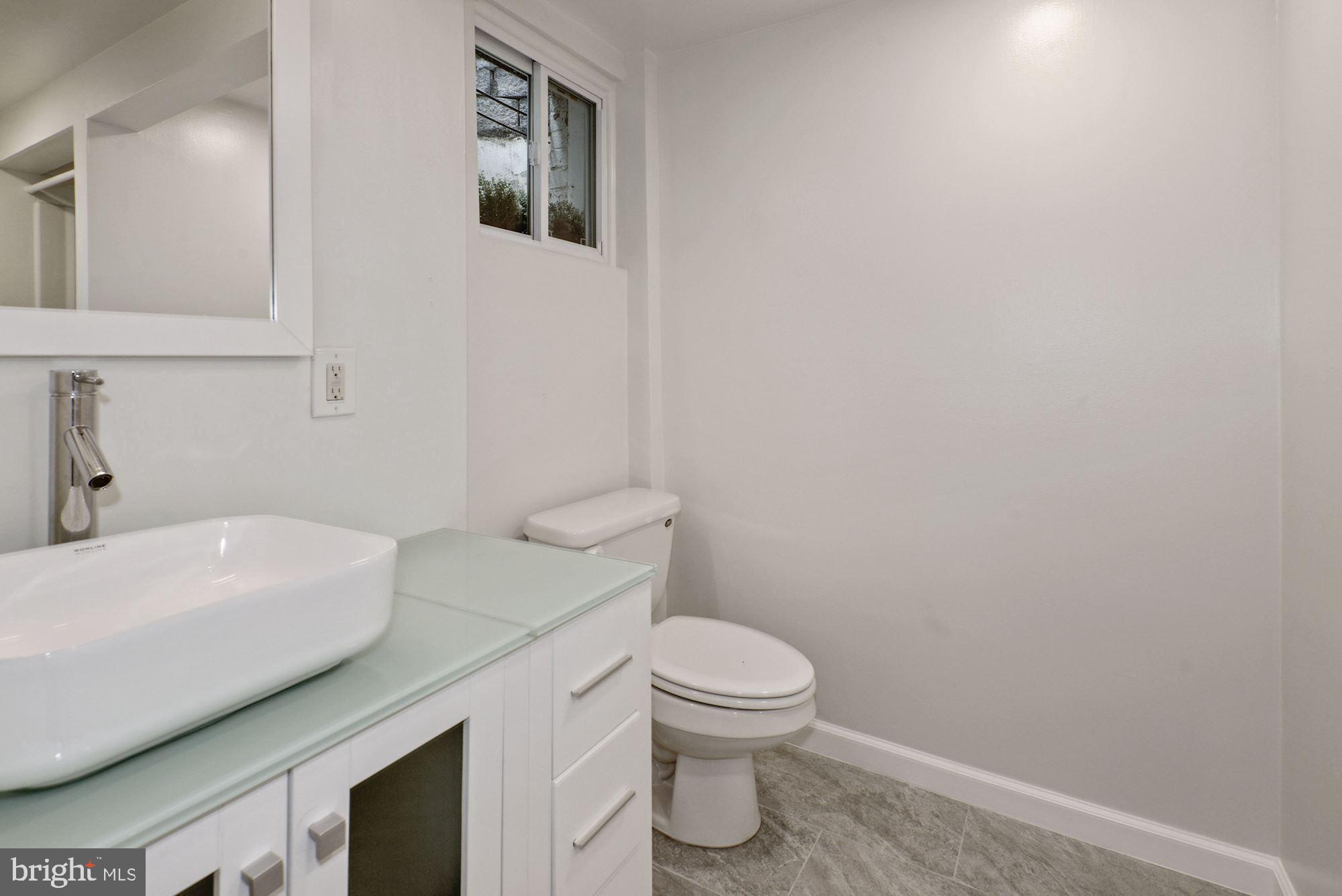 4724 River Road Bethesda, MD 20816 - Photo 28 of 42 LL Full BA with window