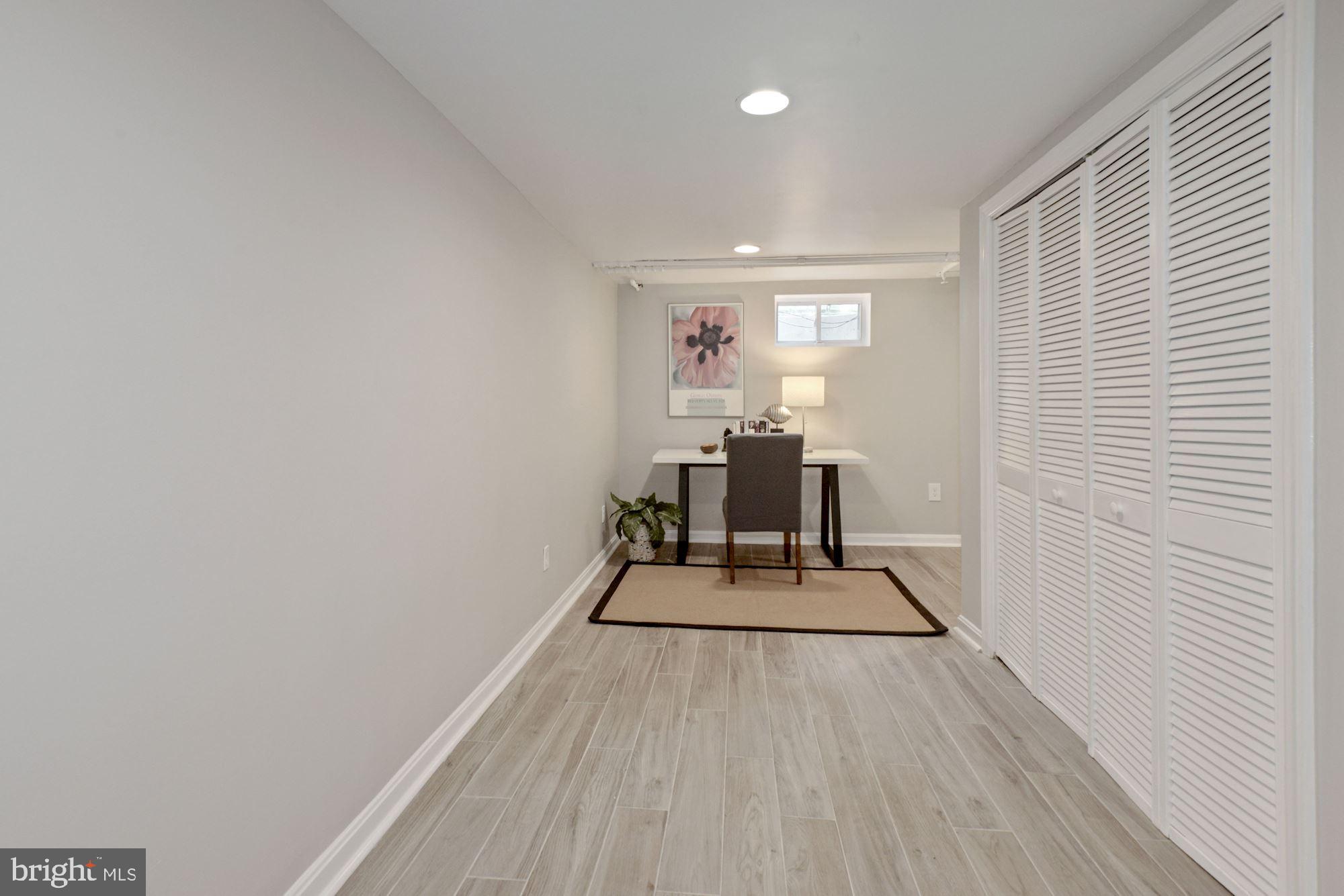 4724 River Road Bethesda, MD 20816 - Photo 31 of 42 Bonus space w/window used as owners office