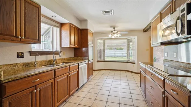 $2,350 | 3505 Lake Arrowhead Drive, Harvey, LA 70058