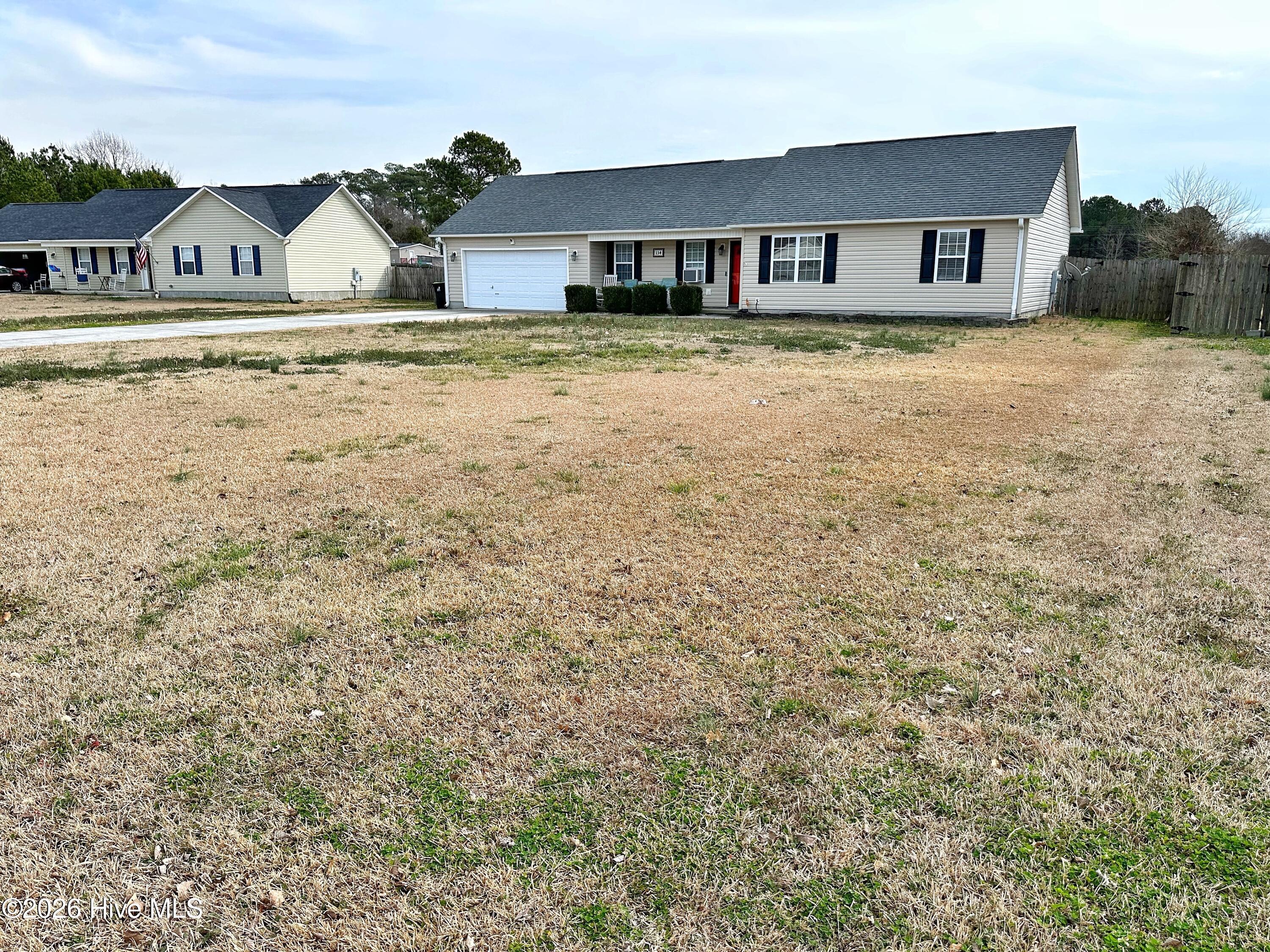 134 Annie Road Richlands, NC 28574 - Photo 3 of 27 IMG_0710
