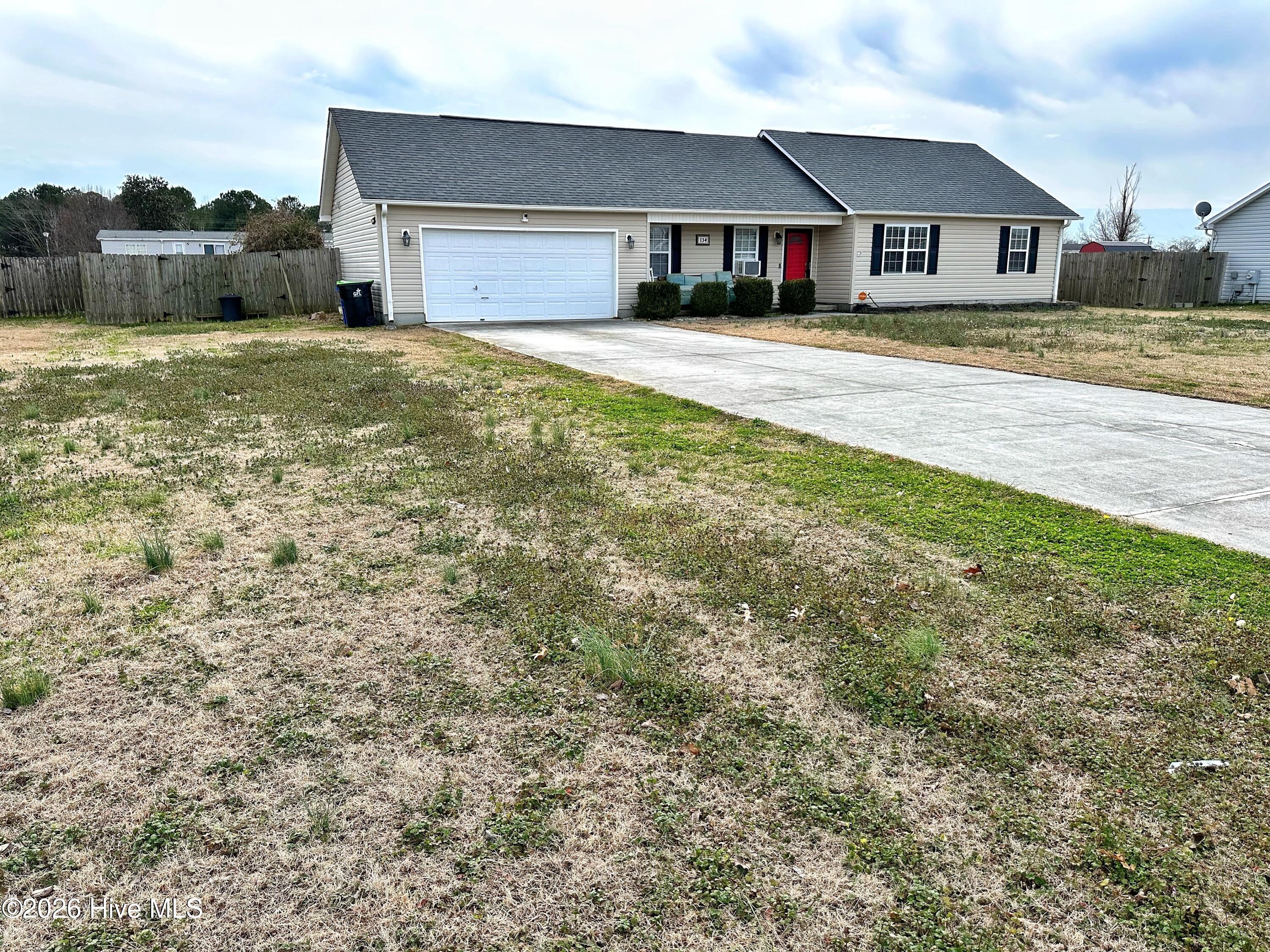 134 Annie Road Richlands, NC 28574 - Photo 4 of 27 IMG_0711