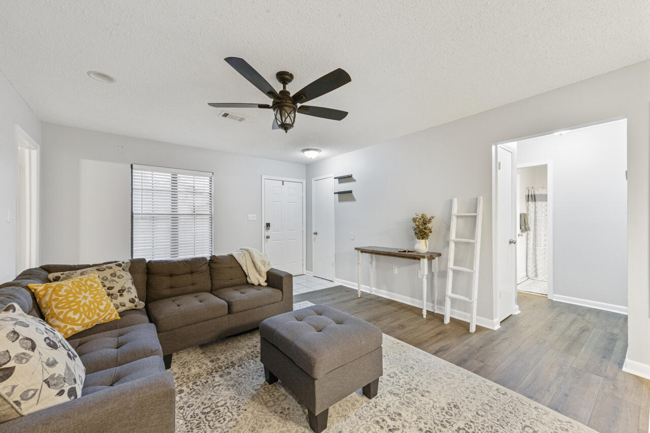101 Stephens Lane Crestview, FL 32539 - Photo 3 of 25 7-07