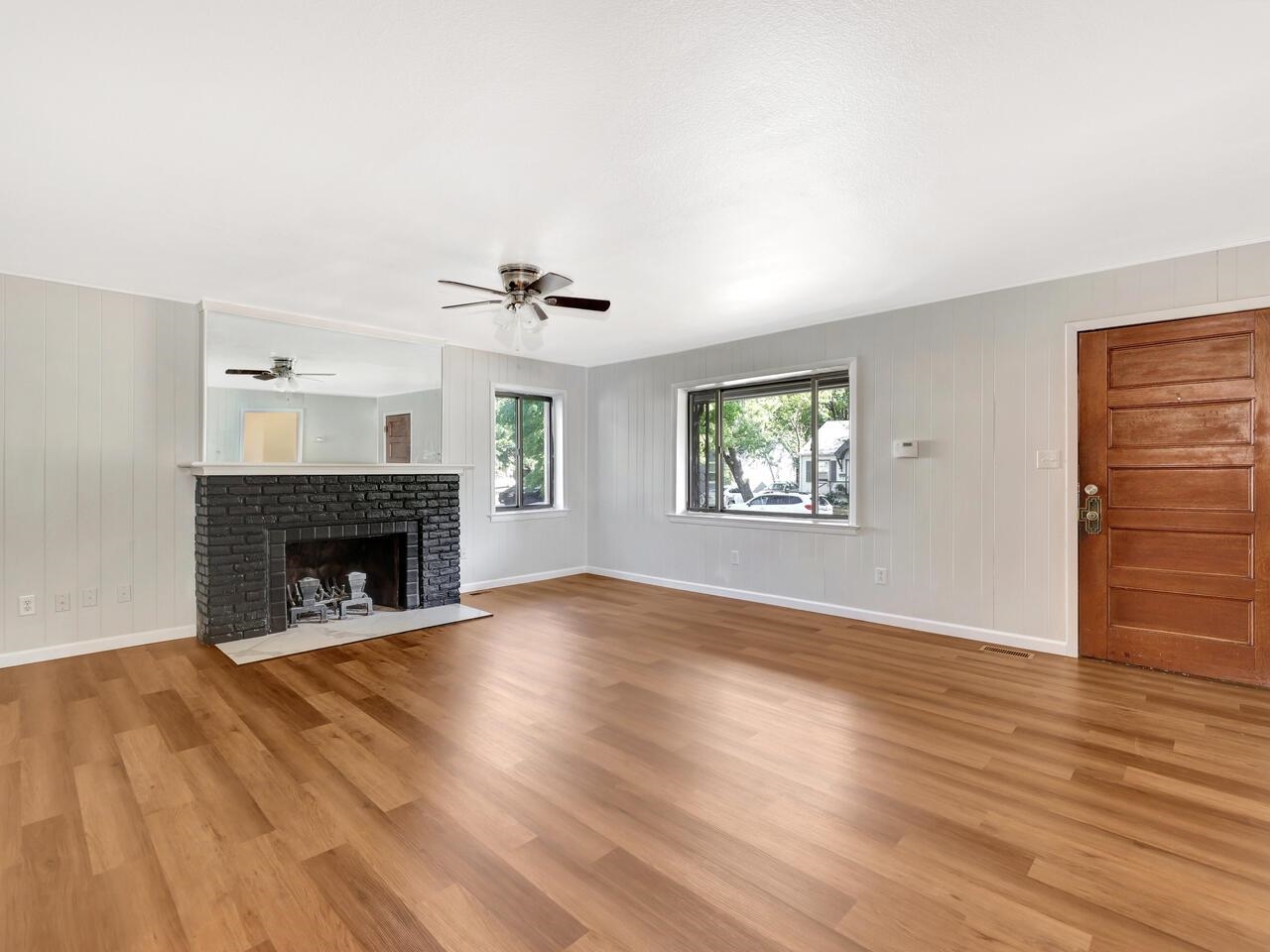 721 South Broadview Street Wichita, KS 67218 - Photo 4 of 36