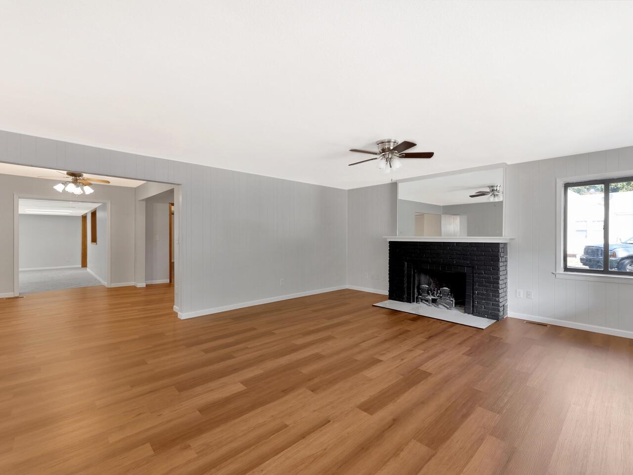 721 South Broadview Street Wichita, KS 67218 - Photo 5 of 36