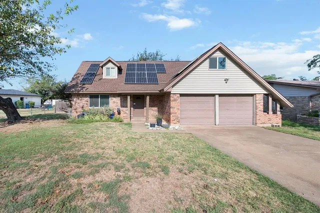 $2,150 | 703 Timberline Drive, Kennedale, TX 76060