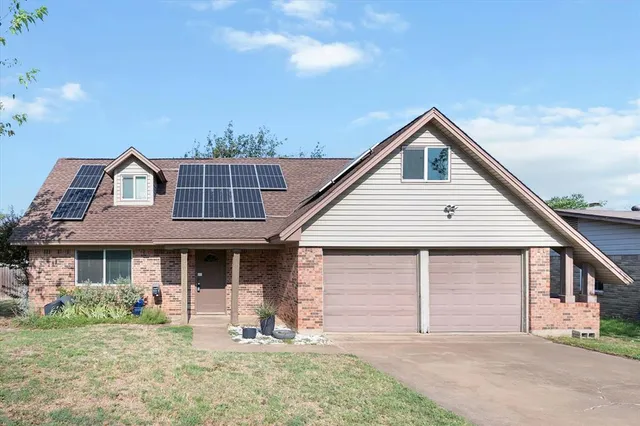 $2,150 | 703 Timberline Drive, Kennedale, TX 76060