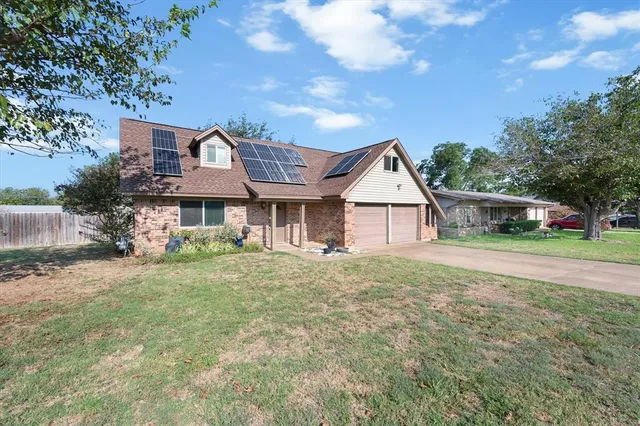 $2,150 | 703 Timberline Drive, Kennedale, TX 76060