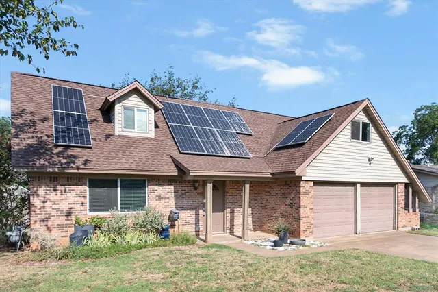 $2,150 | 703 Timberline Drive, Kennedale, TX 76060