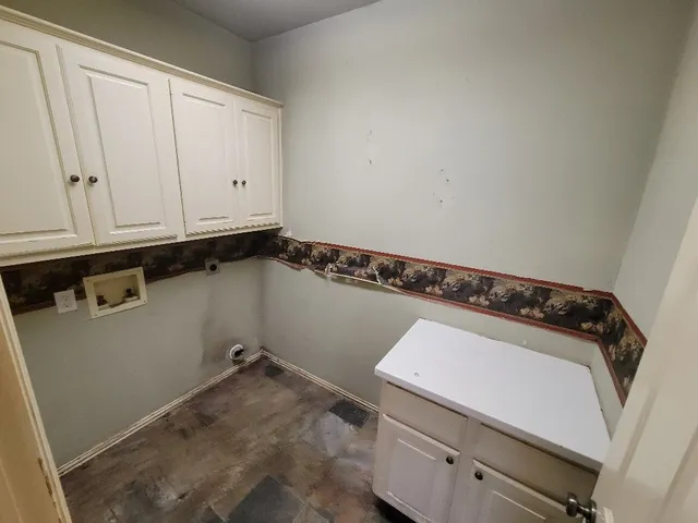 a view of a utility room with washer and dryer