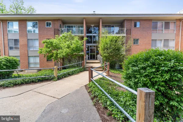 $2,000 | 3712 North Rosser Street, Unit 102, Alexandria, VA 22311