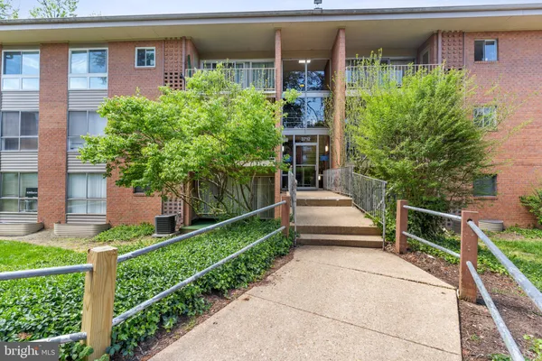 $2,000 | 3712 North Rosser Street, Unit 102, Alexandria, VA 22311