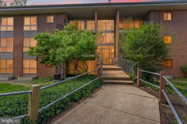 $2,000 | 3712 North Rosser Street, Unit 102, Alexandria, VA 22311