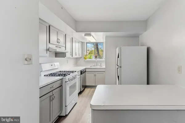$2,000 | 3712 North Rosser Street, Unit 102, Alexandria, VA 22311