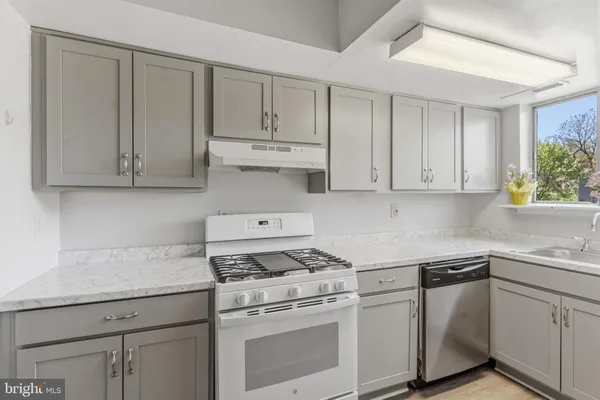 $2,000 | 3712 North Rosser Street, Unit 102, Alexandria, VA 22311