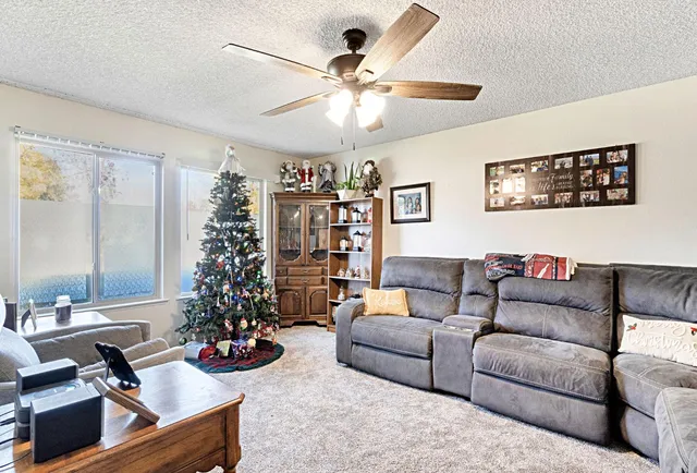 $425,000 | 231 West Paul Avenue, Fresno, CA 93704