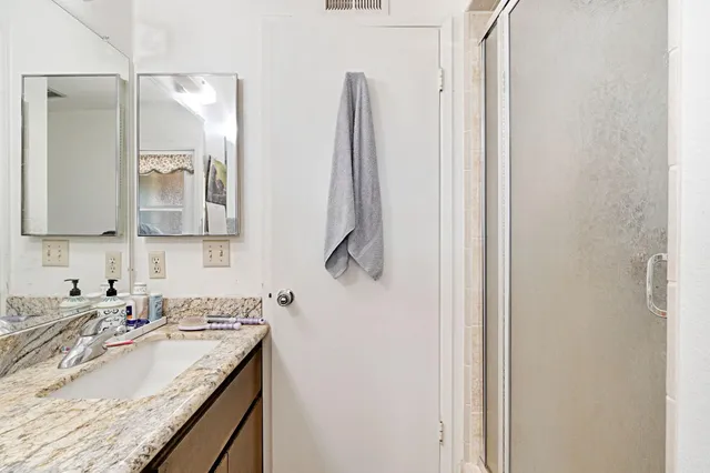 $425,000 | 231 West Paul Avenue, Fresno, CA 93704