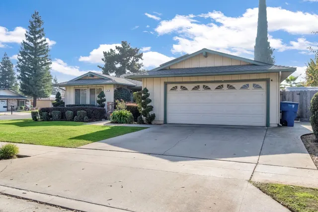 $425,000 | 231 West Paul Avenue, Fresno, CA 93704