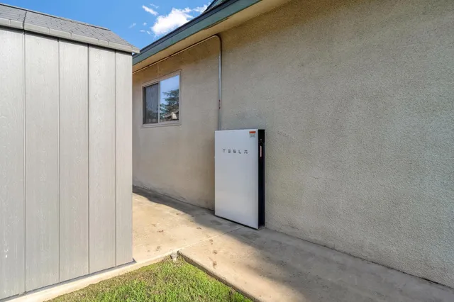 $425,000 | 231 West Paul Avenue, Fresno, CA 93704