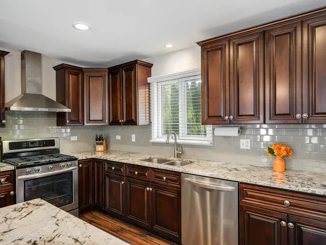 $475,000 | S015 Cottonwood Drive, Wheaton, IL 60187